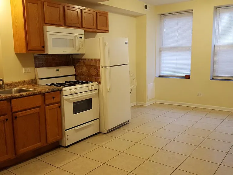 940 W 32nd Pl #1F — Photo 5