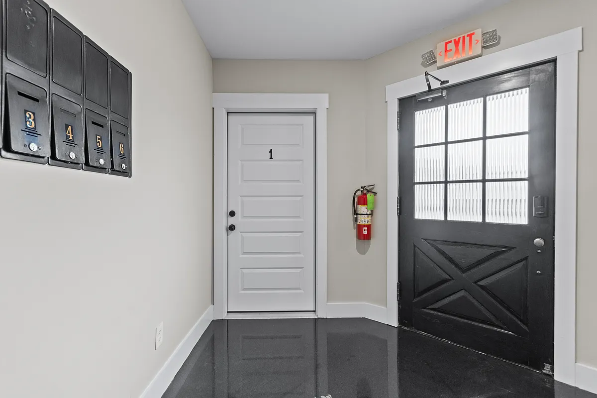 Building Photo - 401 Clinton Ave E #1