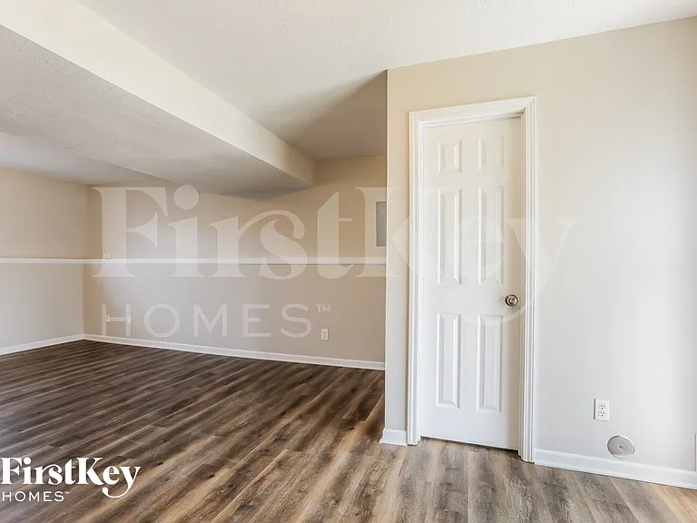 1603 Johnston Dr — Photo 8