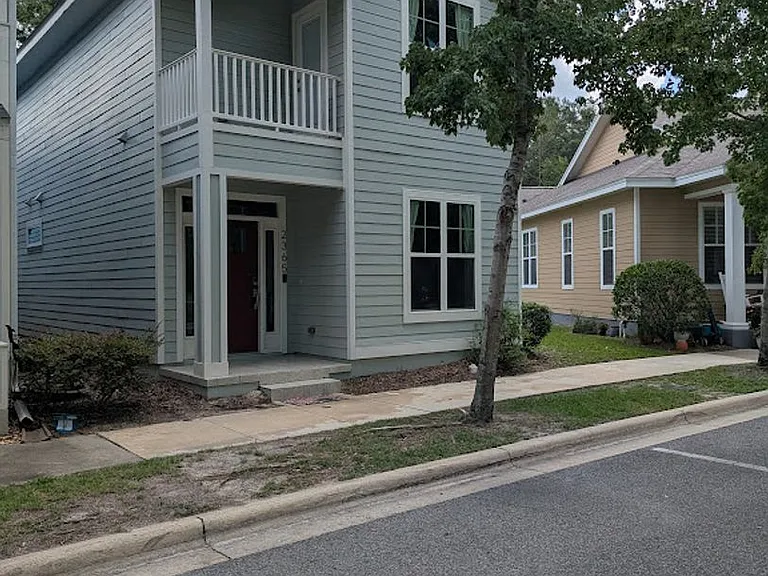 2365 NW 33rd Pl — Photo 1