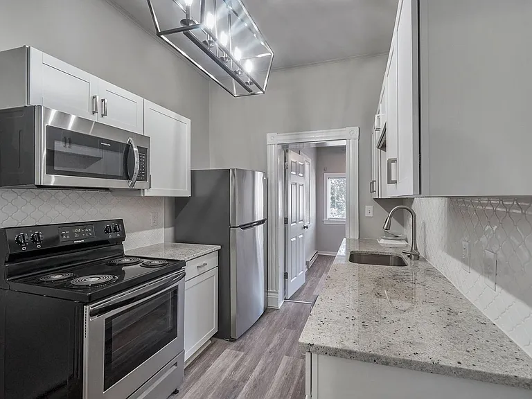 2215 W Grace St #4 — Photo 6