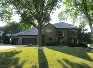 9581 Bennett Pl, Eden Prairie, MN 55347