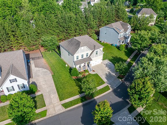 3rd image of 533 Academy St