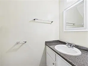 2 bed, 1.5 bath, 1212 sqft, $1,075 — Photo 4