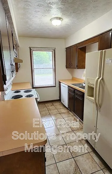 888 W Locust St #A — Photo 11