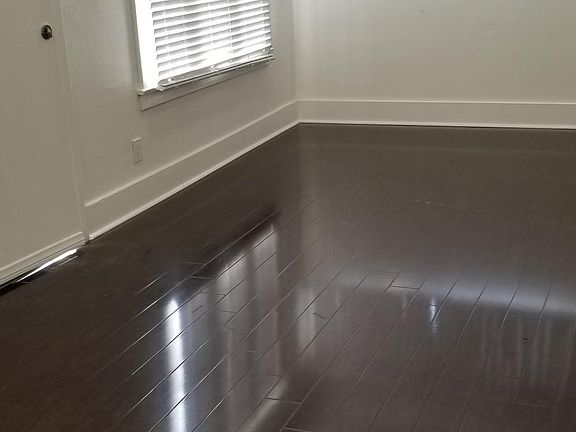 3rd image of 633 W 76th St