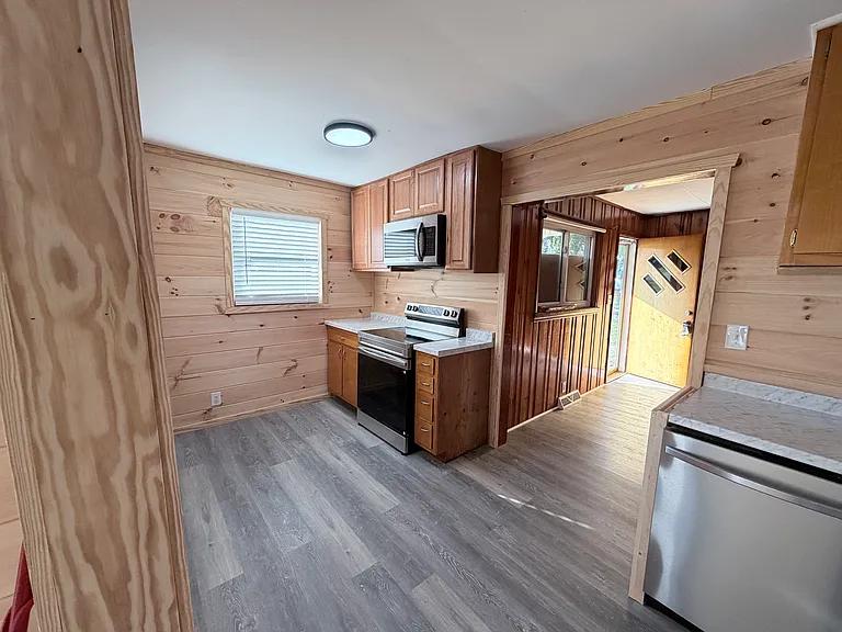 2048 Harmon St — Photo 8