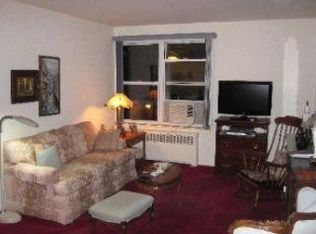 106 Edwards St APT 2B, Roslyn Heights, NY 11577