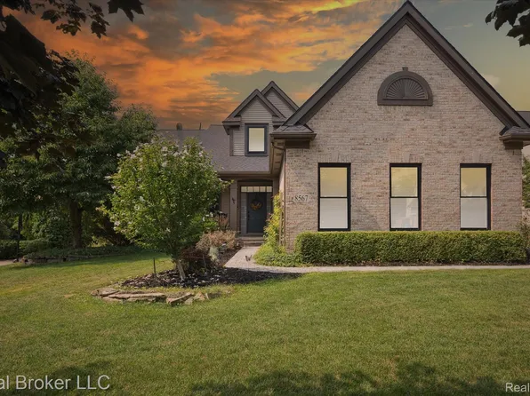 8567 Hummingbird Dr, Commerce Township, MI 48382
