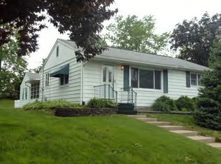 24 W Enlow Dr, Decatur, IL 62521