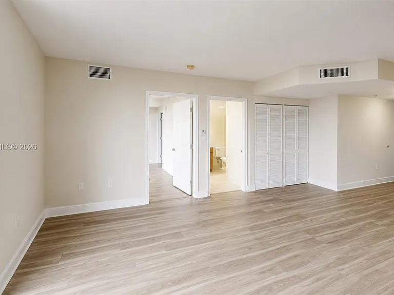 900 SW 8th St #1110 — Photo 3