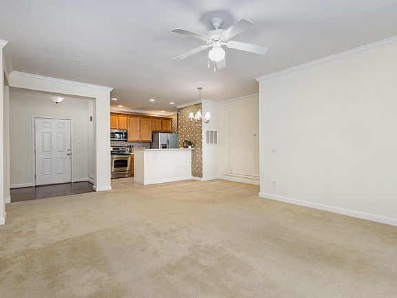 5th image of 617 Eyam Hall Ln