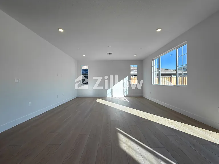 2848 Dapper St — Photo 4