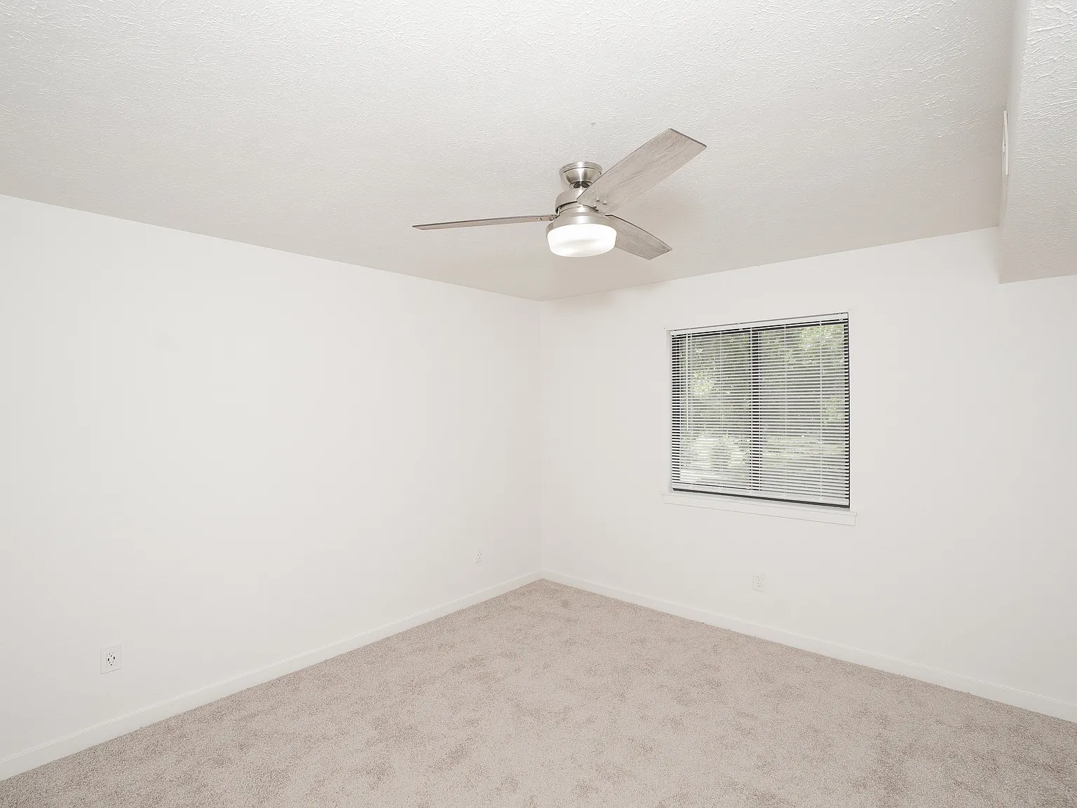 El Chaparral Apartments — Photo 4