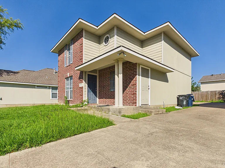 513 Camp Ct — Photo 4