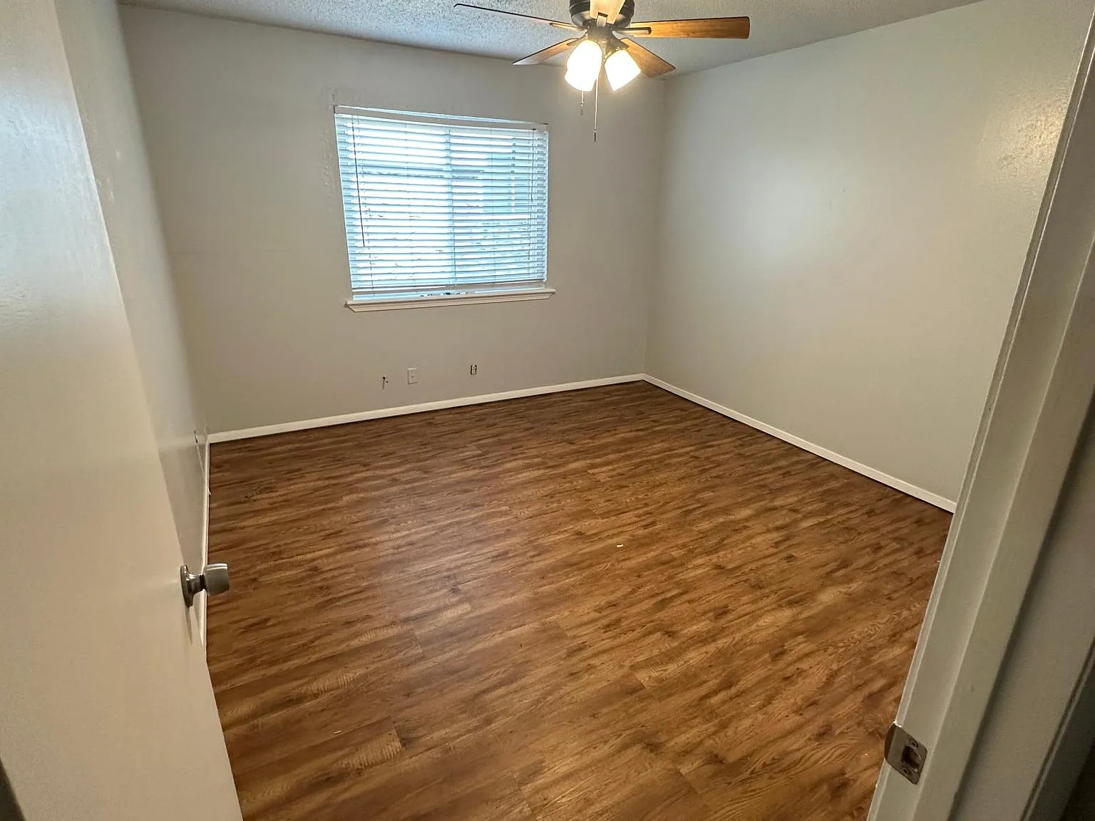 6014 Nw Expy — Photo 3