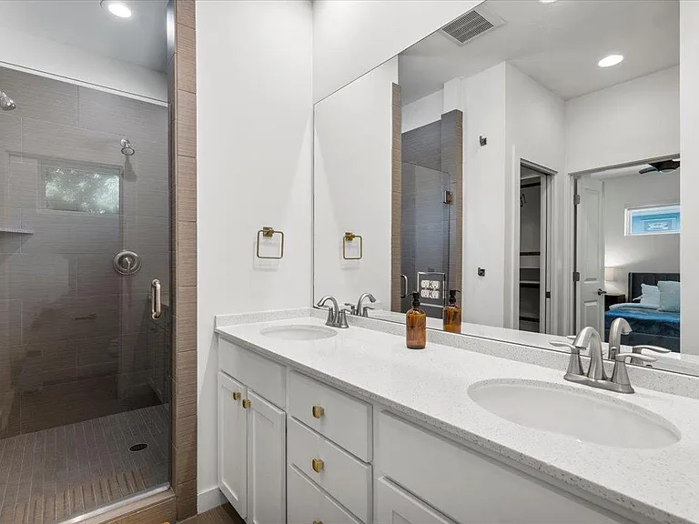 3505 Villa Ct #10 — Photo 29