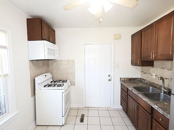 5th image of 513 E Ladies Mile Rd