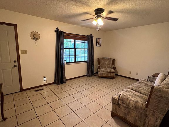 4th image of 3709 Oakland Dr