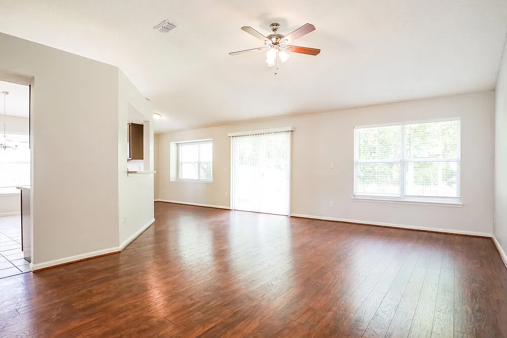 3 bed, 2.0 bath, 1733 sqft, $2,320 — Photo 4