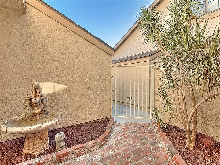 25205 Chestnutwood — Photo 9