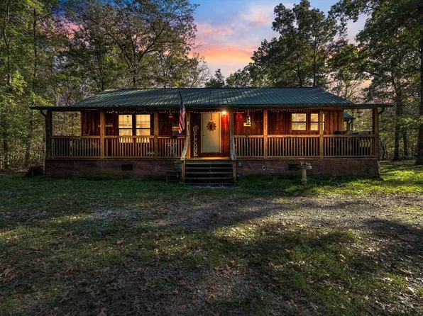 607 Holly Dr, Pikeville, TN 37367