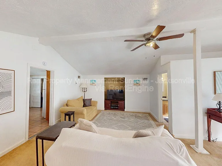 229 W 10th St — Photo 6