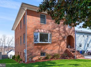 1531 12th St S, Arlington, VA 22204
