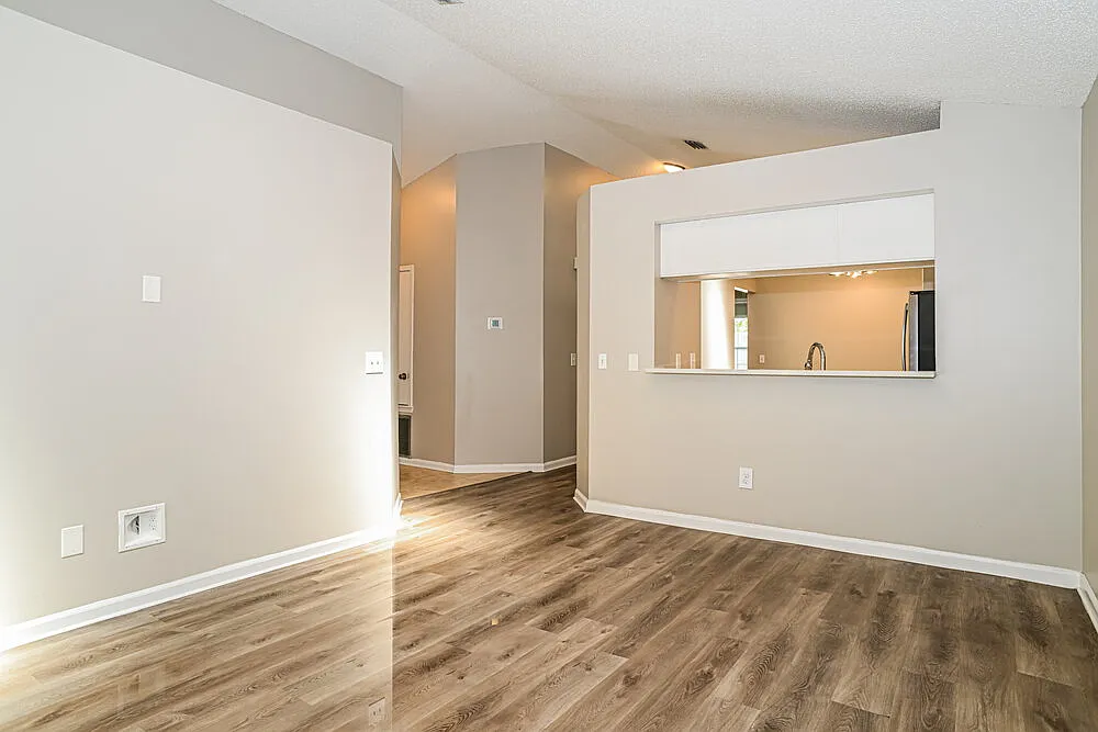 3 bed, 2.0 bath, 1225 sqft, $1,815 — Photo 4