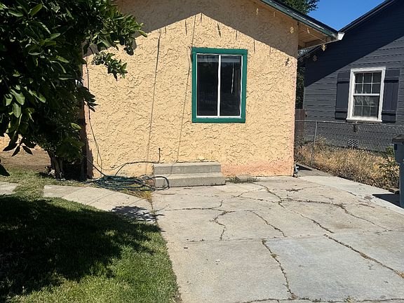 2nd image of 1126 Leggett St