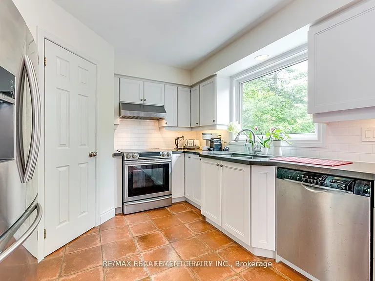 1239 White Ln — Photo 16