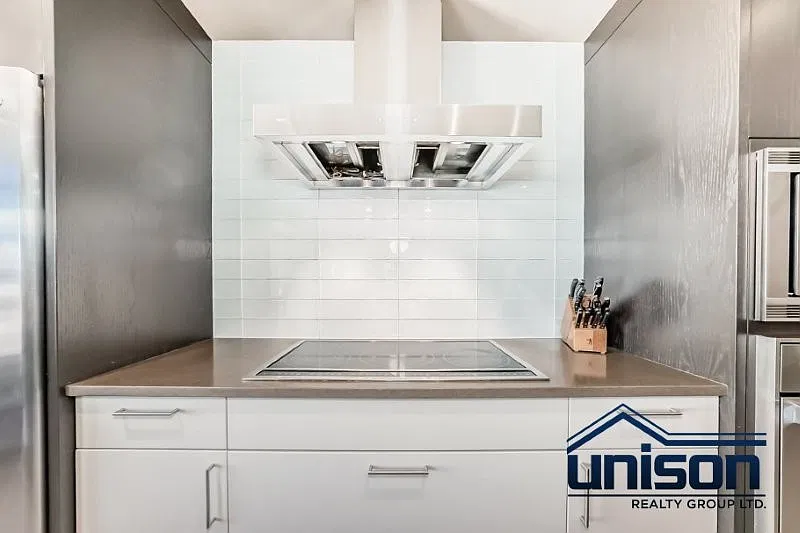 3 bed, 2400 sqft, $5,800 — Photo 1