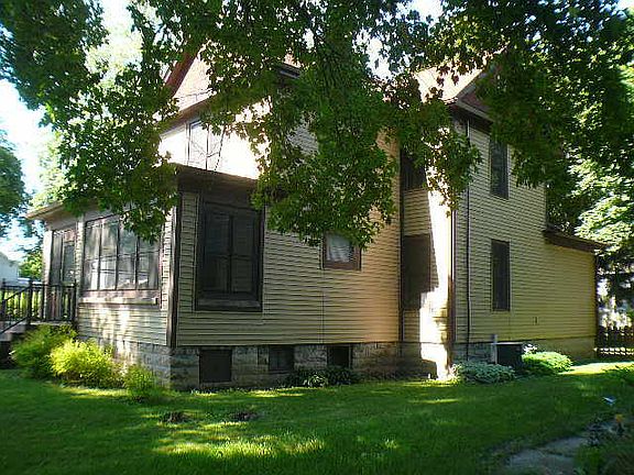 3rd image of 320 Stafford St