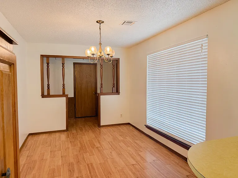 1211 N Manning St — Photo 5