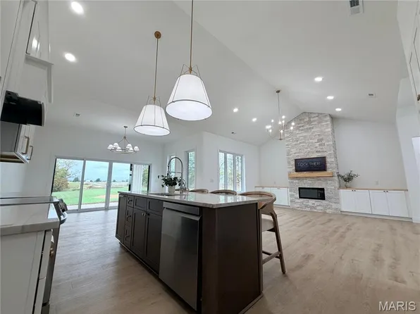 24533 Meadows Trl, Perry, MO 63462