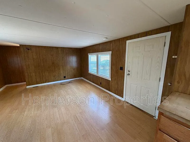 3 bed, 1.5 bath, 924 sqft, $1,250 — Photo 3