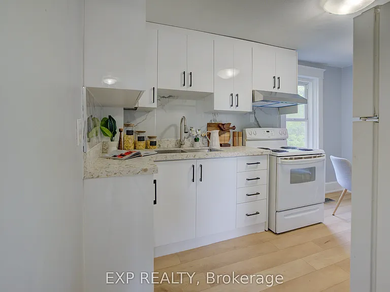 63 Brook St #UPPER — Photo 15
