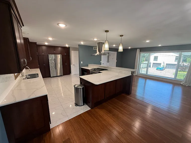 2500 Bluff Blvd — Photo 30