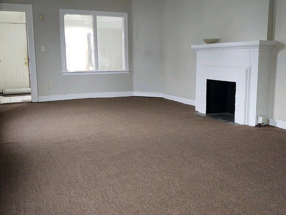 2nd image of 450 Gold St