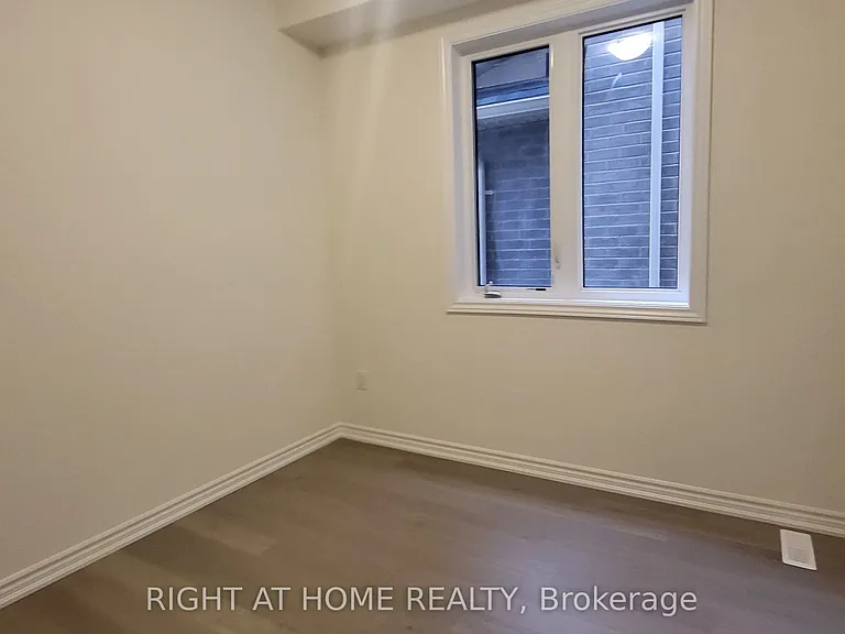 79 Eastman Dr N — Photo 18