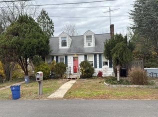 25 Brewster St, Huntington Station, NY 11746