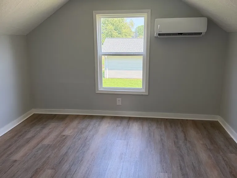 1146 Stonewall St N — Photo 15