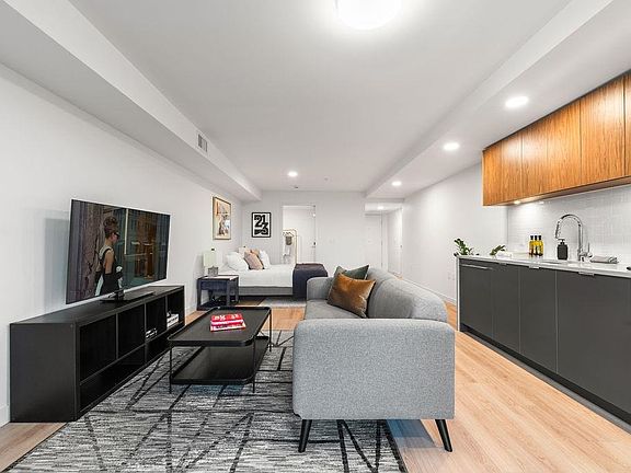 4th image of 2419 Grant St #307