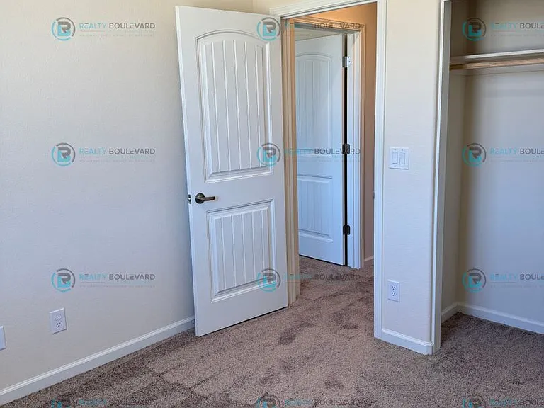 1013 Middle Gate Rd — Photo 13