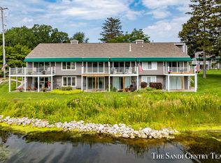 604 Edgewater Ct, Spring Lake, MI 49456