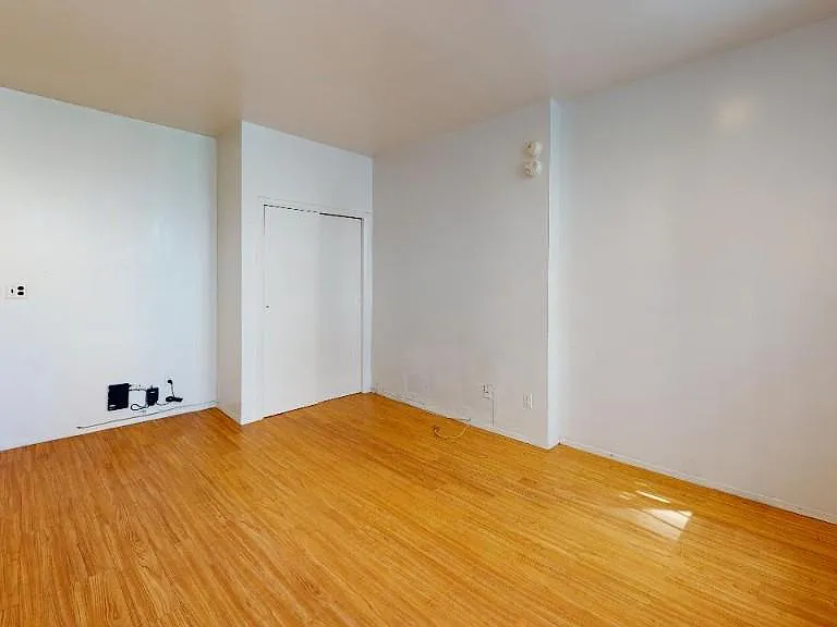 170 W 25th St #2B — Photo 6