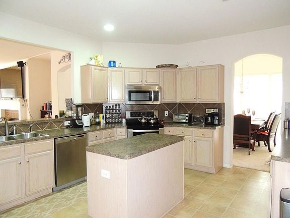 4th image of 14318 Double Shoals Cir