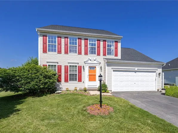 1844 Saddle Horn Dr, Canandaigua, NY 14424