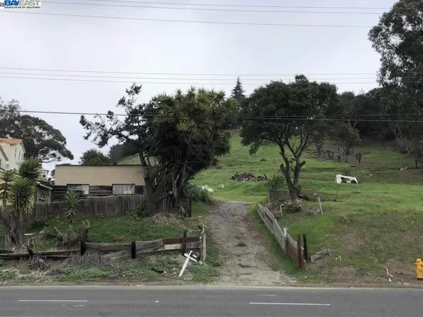 26550 Hayward Blvd, Hayward, CA 94542