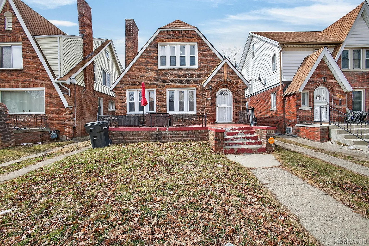 16563 Wildemere St photo 1